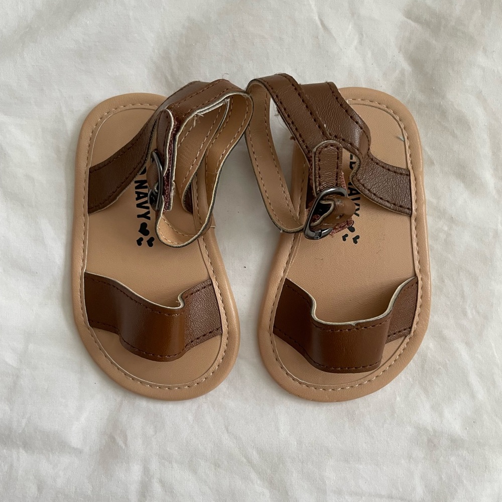 Old navy baby sandals 0-3 months